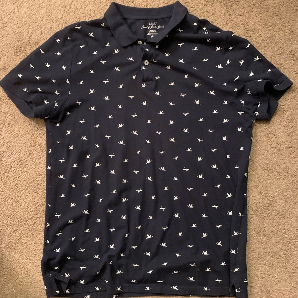 Collard shirt sleeve shirt.